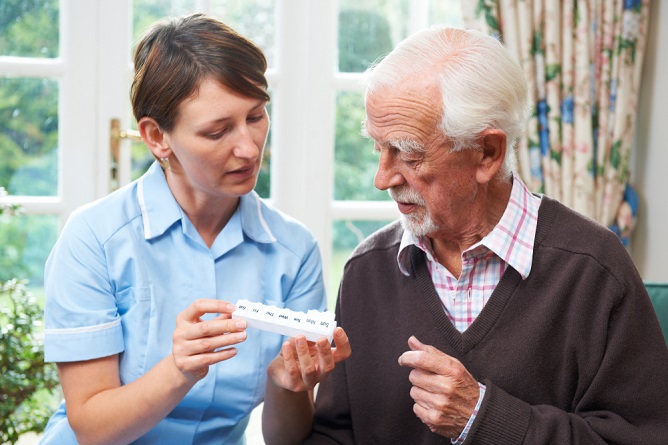 managing-seniors-medication-needs-at-home